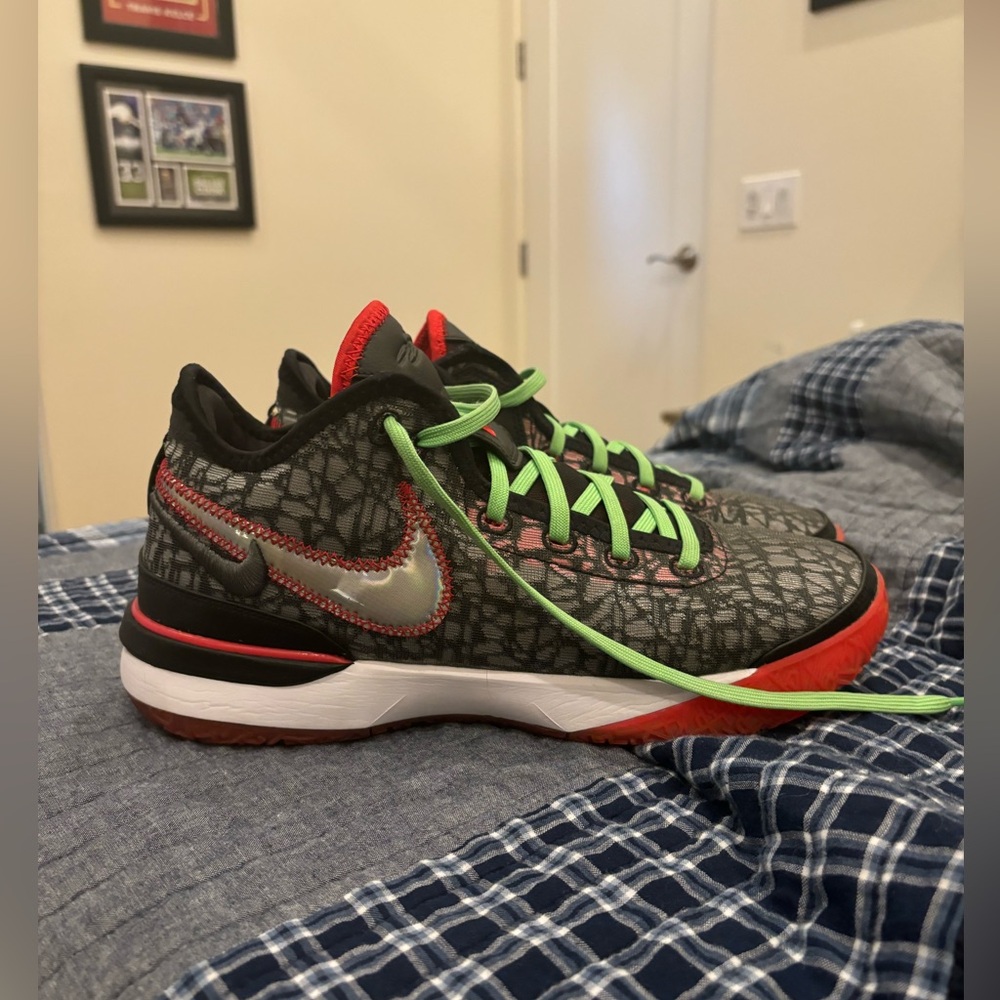 Nike LeBron NXXT Basketball Shoes Men’s Size 10.5 Black Red Silver Green Laces